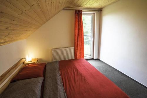 ctyrluzkovy-apartman-oddelena-loznice-abb8-