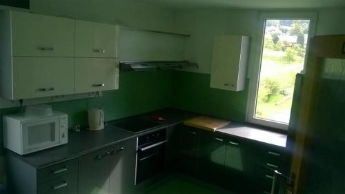 spolecna-kuchyne-v-chate-1-oba-apartmany-v-chate-2-maji-kuchyni-vlastni--0f27-